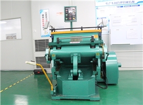 標簽印刷企業-平壓壓痕機 標簽印刷企業-平壓壓痕機